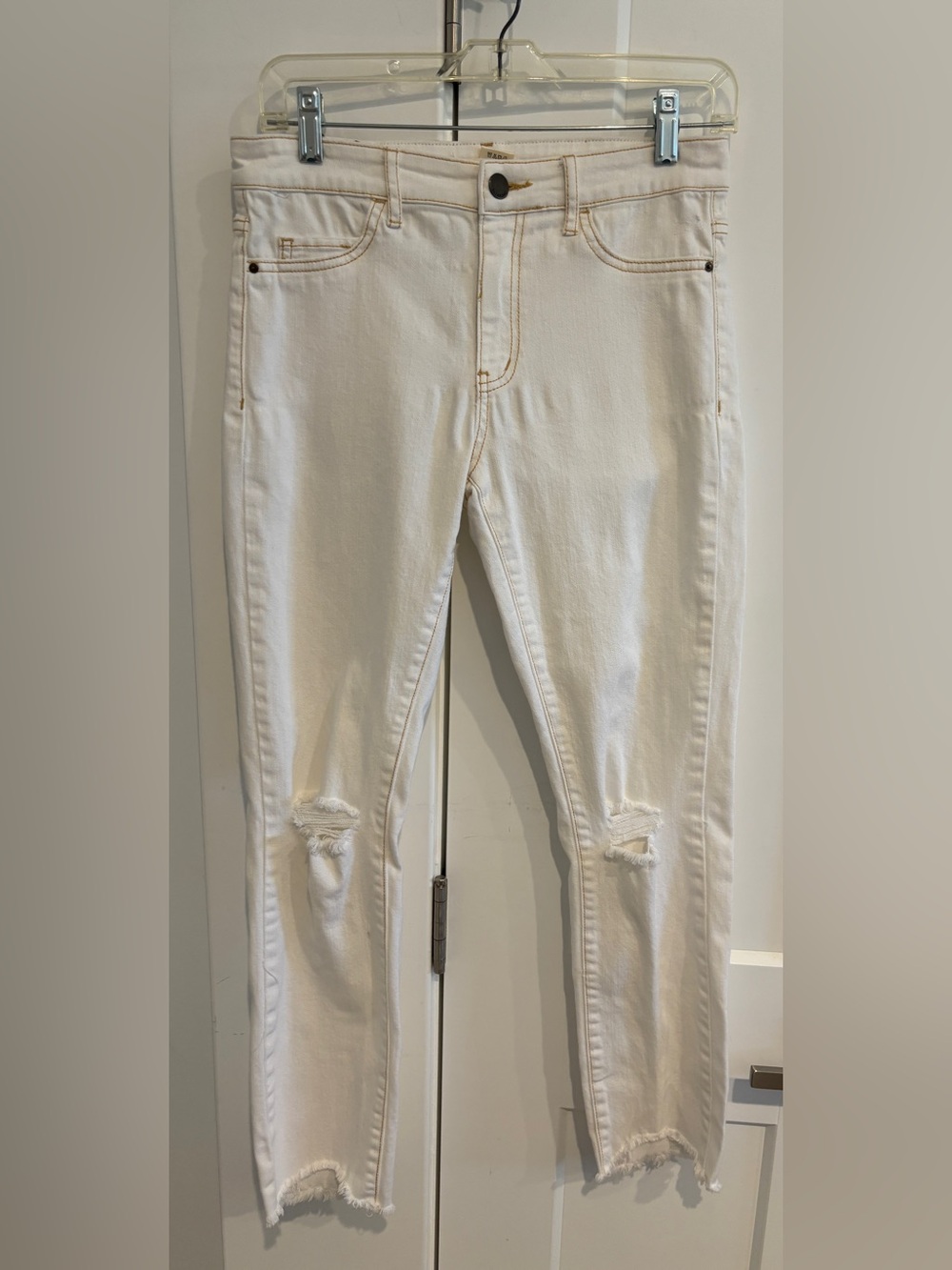 Billabong White Distressed Women's Skinny Jeans. Size 27